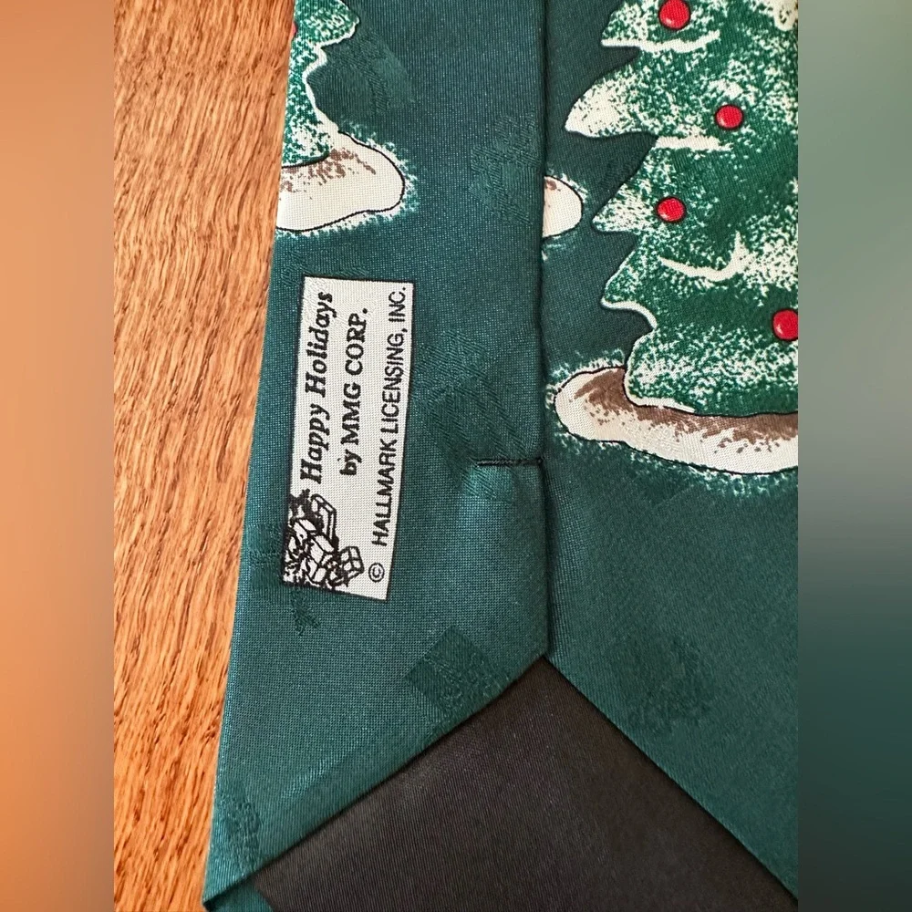 Santa Golfing Mens Necktie © Hallmark Licensing 